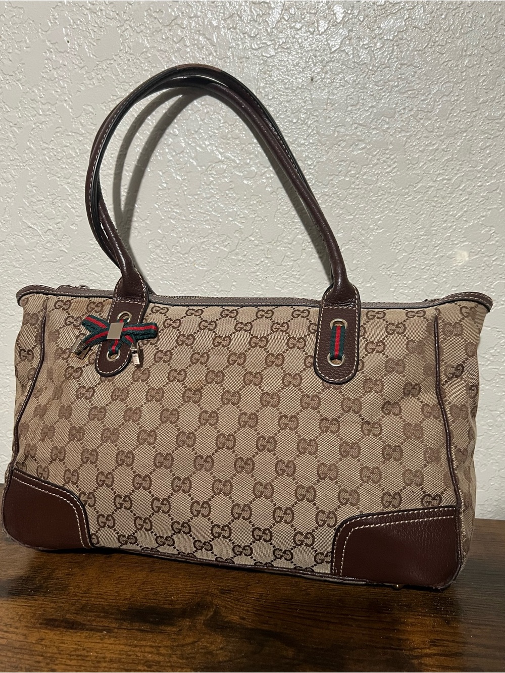Beautiful Gucci Beige GG Canvas Tote with Brown Leather Trim